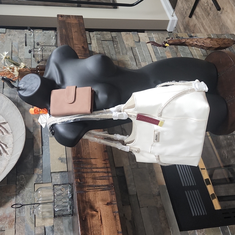 NWT KOLTOV FIONA LARGE TOTE AND MUNDI WALLET 🤎🤍
